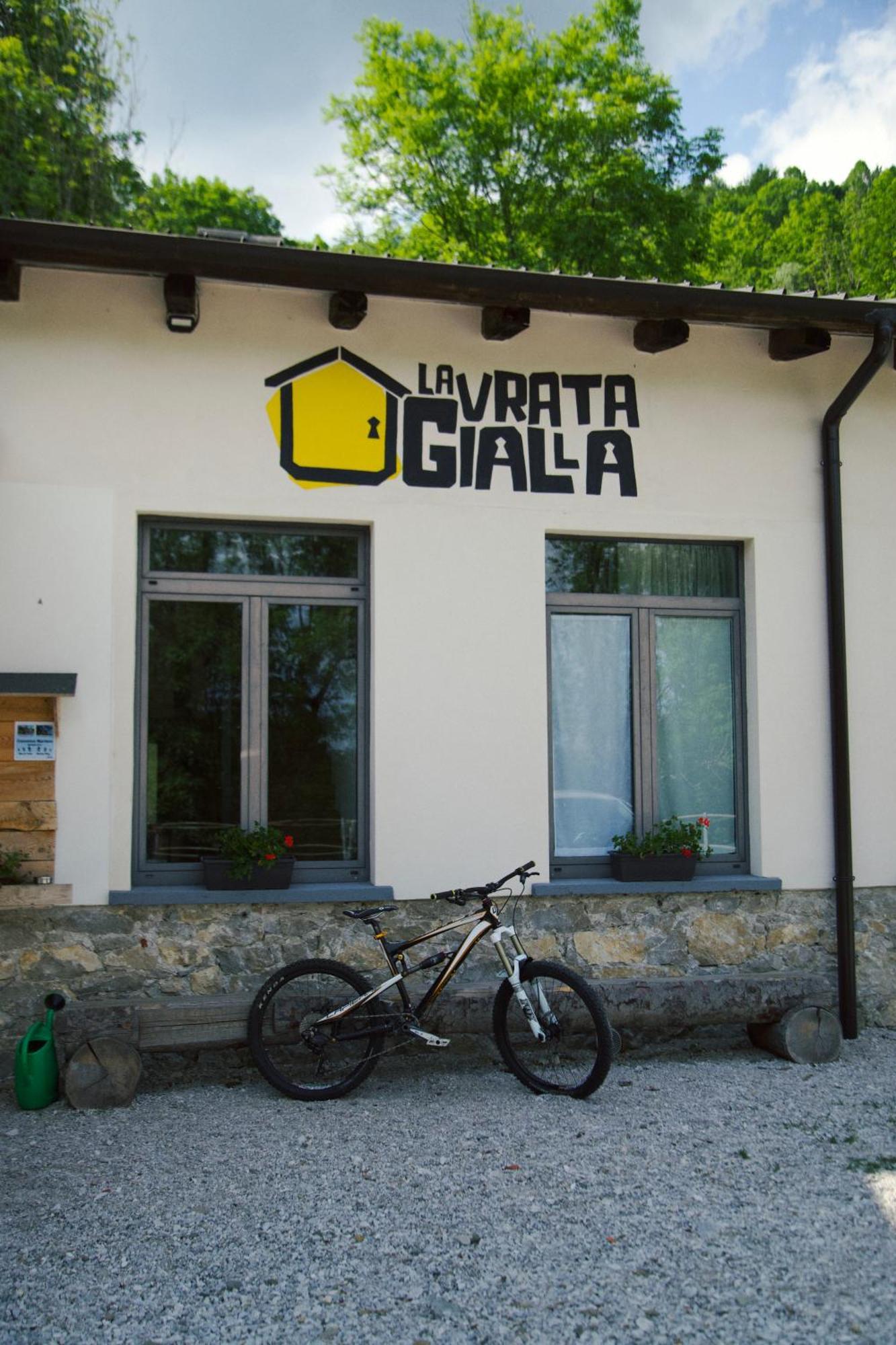 La Vrata Gialla Taipana Exteriör bild
